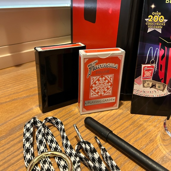 Fantasma Magic Deluxe Mesmerizing Magic Show Set - Picture 13 of 13